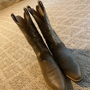 Cute boots used once for a wedding.Like new.